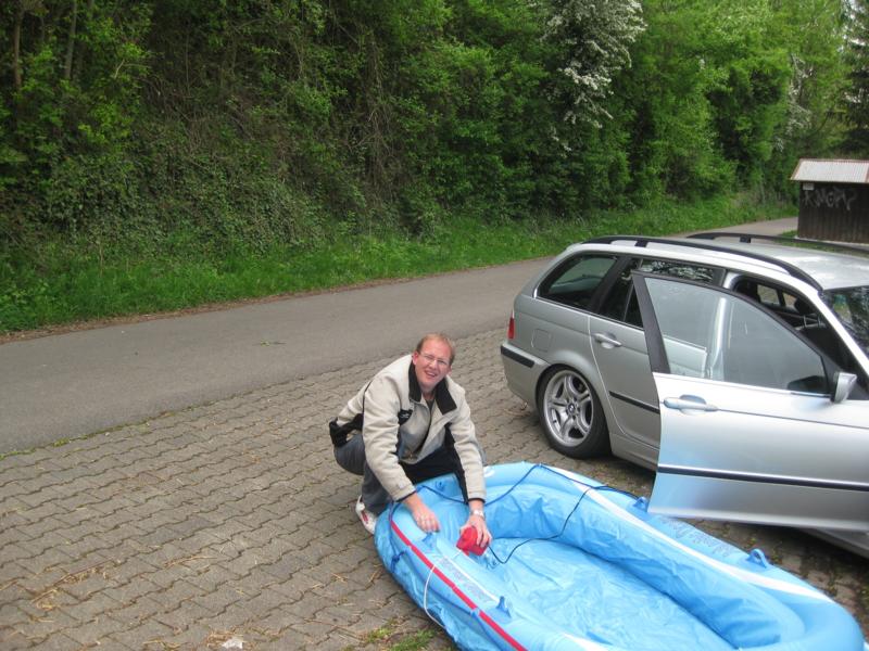 Daniel "Seewolf" inflates the boat